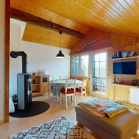Beautiful For 4 People With A Splendid View Of Les Dents Du Midi Шампуссин